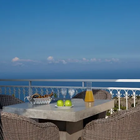 アパート Amalia Exanthia